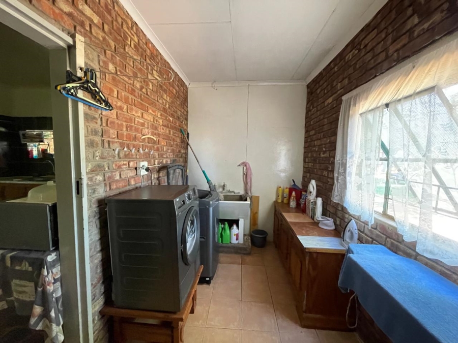 6 Bedroom Property for Sale in Bloemhof Rural North West